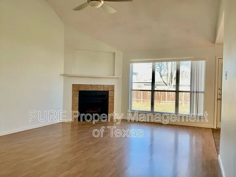 606 Eaglecreek Dr — Photo 3