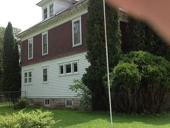 5th image of 22 Wells Ave