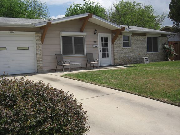 4th image of 1304 Bonnie Dr