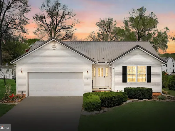 7 Victor Dr, Biglerville, PA 17307