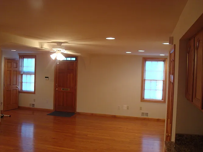 659 Stirling St — Photo 9