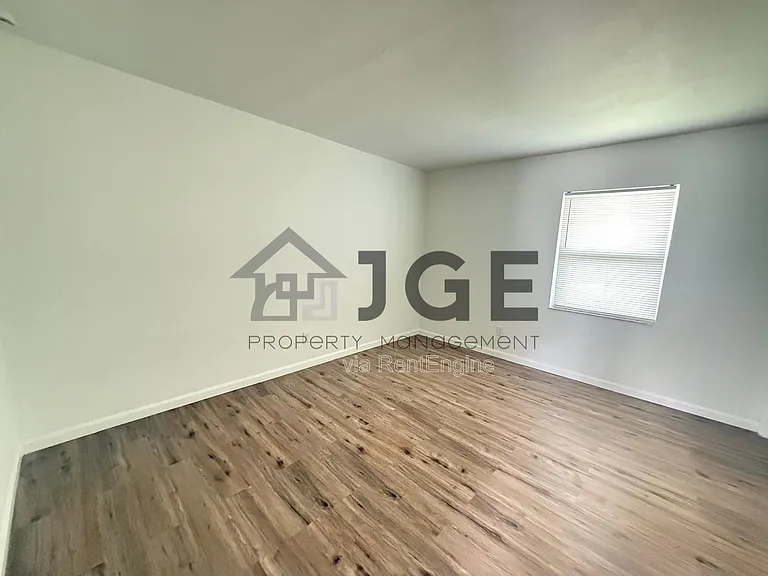198 Charlotte Ave — Photo 5