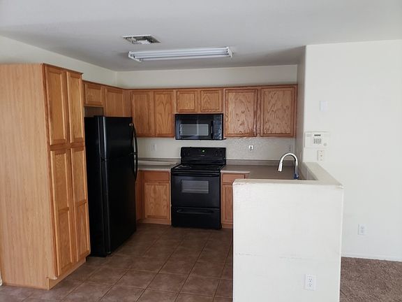 4th image of 17565 W Ventura St