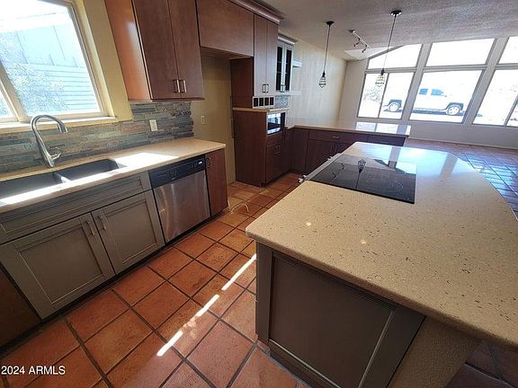 4th image of 915 W Desert Cove Ave
