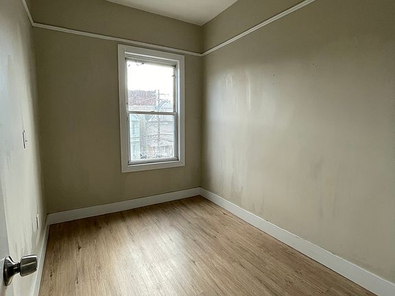 5th image of 216 Claremont Ave #3