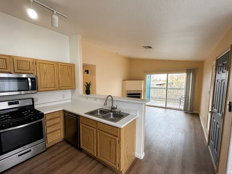 3712 Cactus Creek Ct — Photo 2