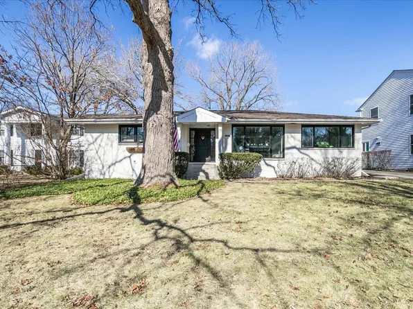 440 W Sheridan Pl, Lake Bluff, IL 60044