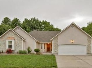 532 NE Victoria Dr, Lees Summit, MO 64086