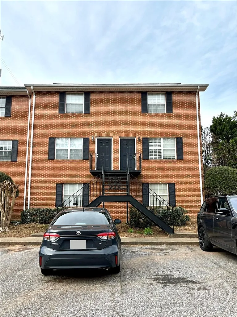 4 bed, 2.0 bath, 1536 sqft, $1,600 — Photo 2