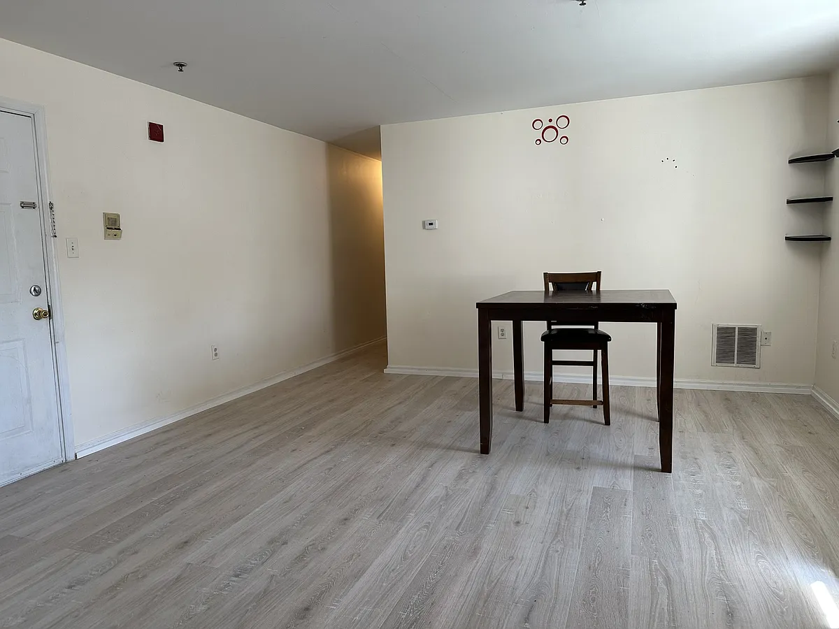 Building Photo - 934 Rose St #204