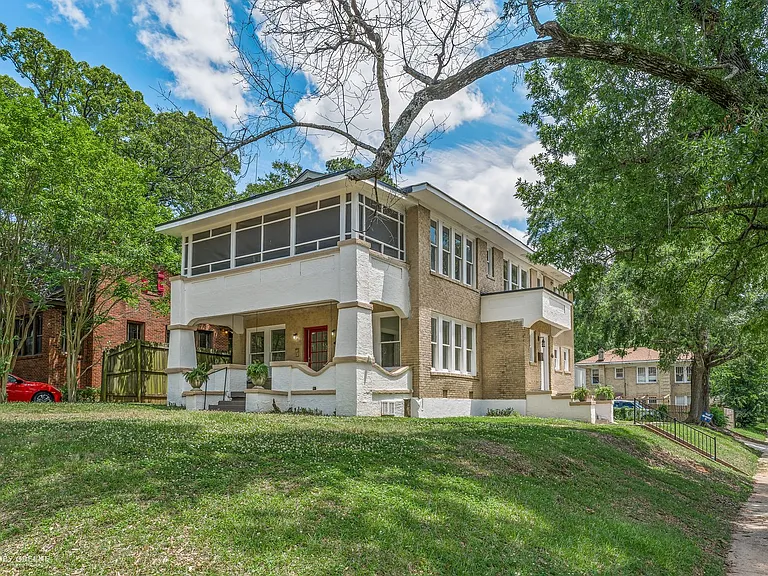561 Forest Ave — Photo 3