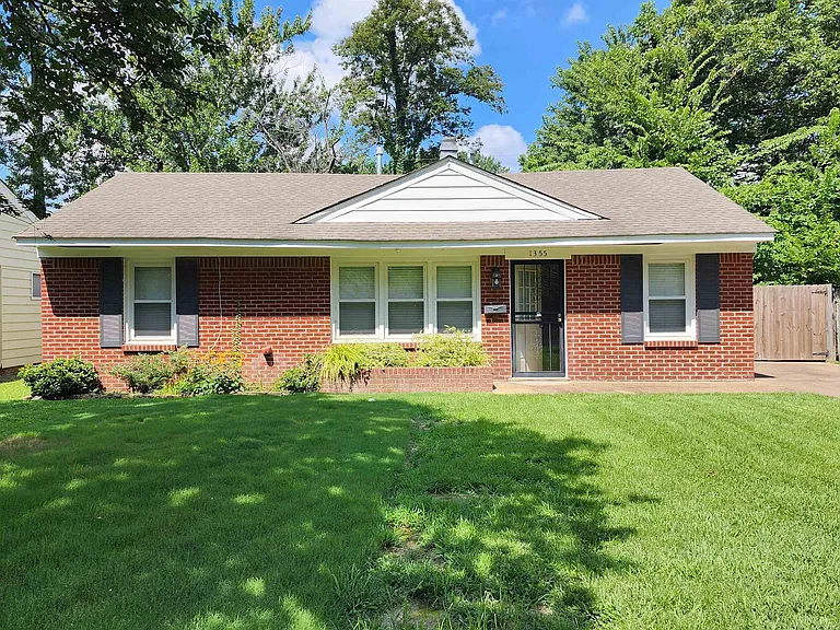 1355 Dearing Rd — Photo 1