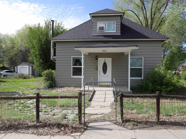 102 E 2nd St, Shoshone, ID 83352