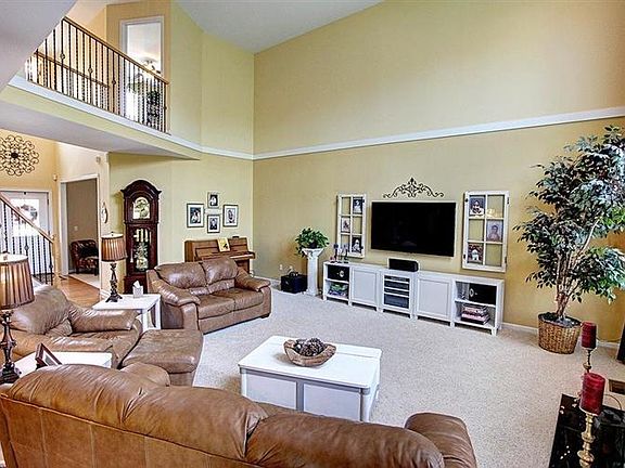 5th image of 2029 N Sheffield Dr