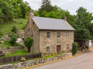 708 N Main St, Lexington, VA 24450