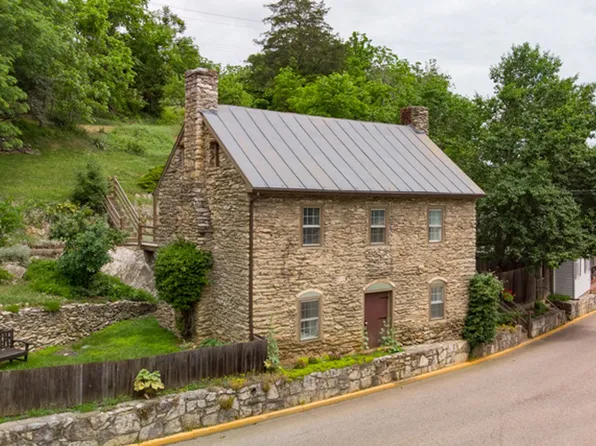 708 N Main St, Lexington, VA 24450