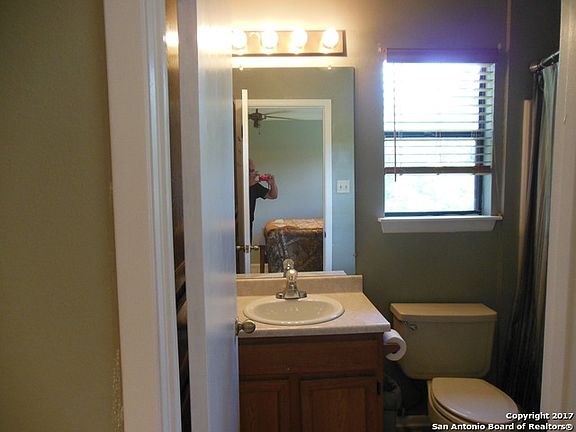 4th image of 215 Doeskin Dr