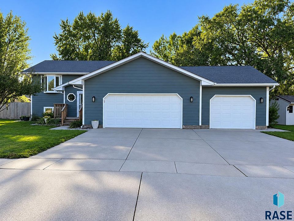 1st image of 405 S Lakota Cir