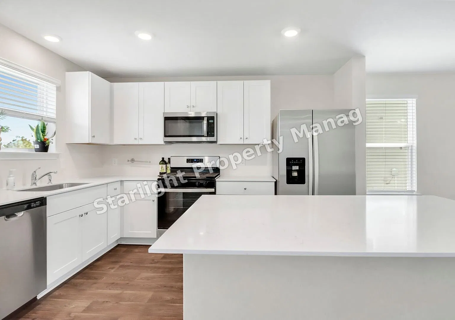 Charming 4-Bedroom Sanctuary in San Antonio with 2.5 Baths and Expansive Living Space! — Photo 1