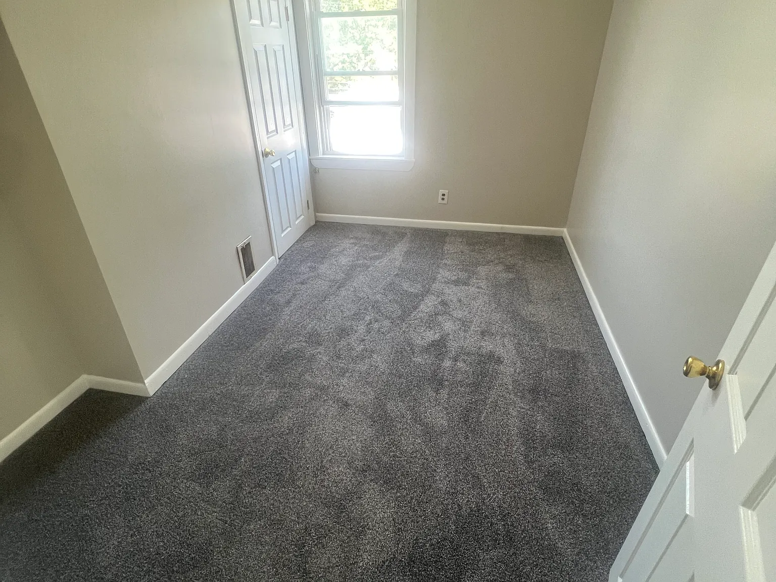 3 bed, 950 sqft, $1,800 — Photo 3