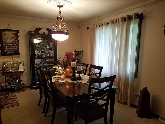 3rd image of 8802 W 102nd Pl