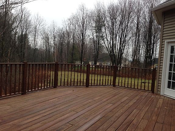 deck overlooks wooded yard