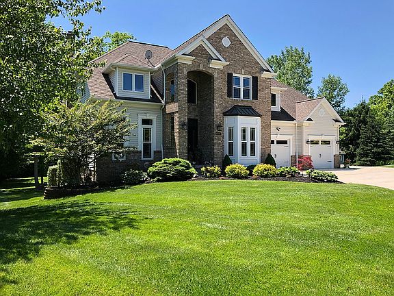 2nd image of 1110 Meadow Woods Dr