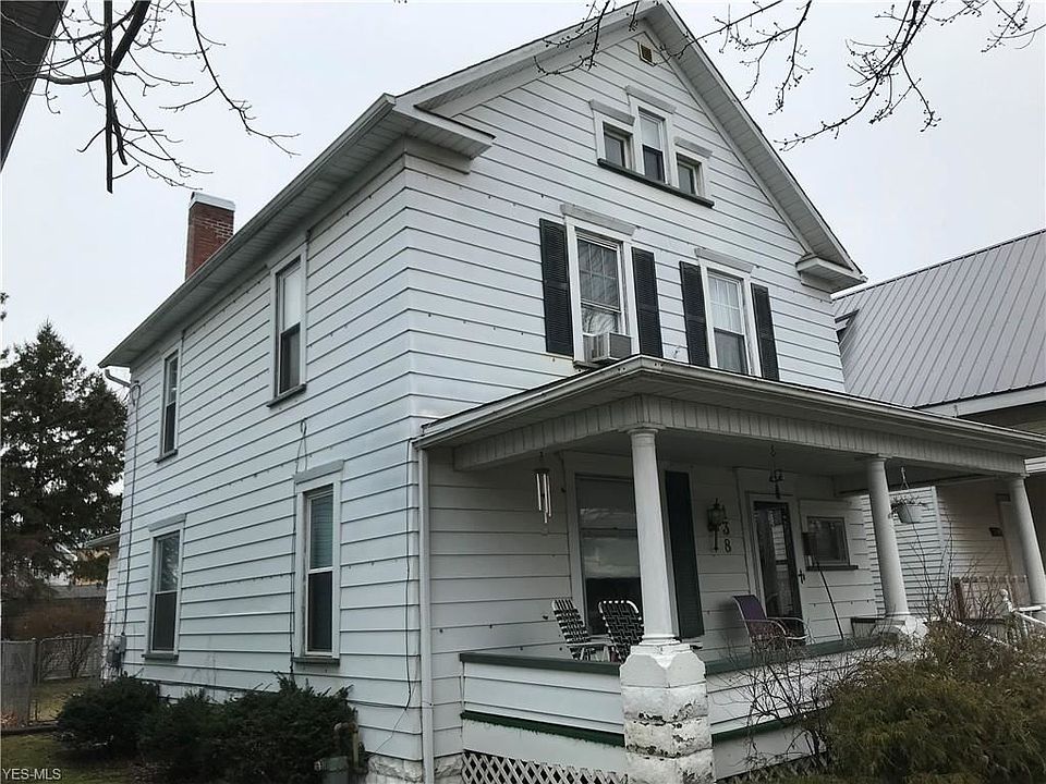 1st image of 138 4th St NE