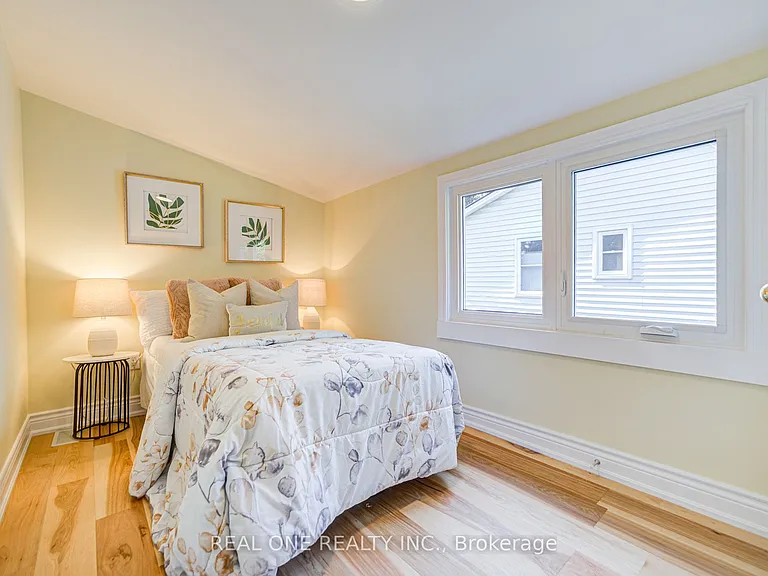 4052 Saint James Ave — Photo 29