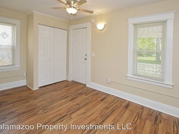 4th image of 219 E North St #1