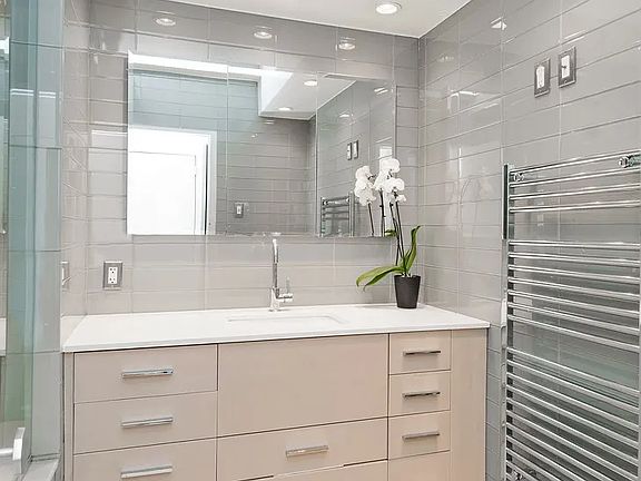 3rd image of 340 E 64th St APT 8E