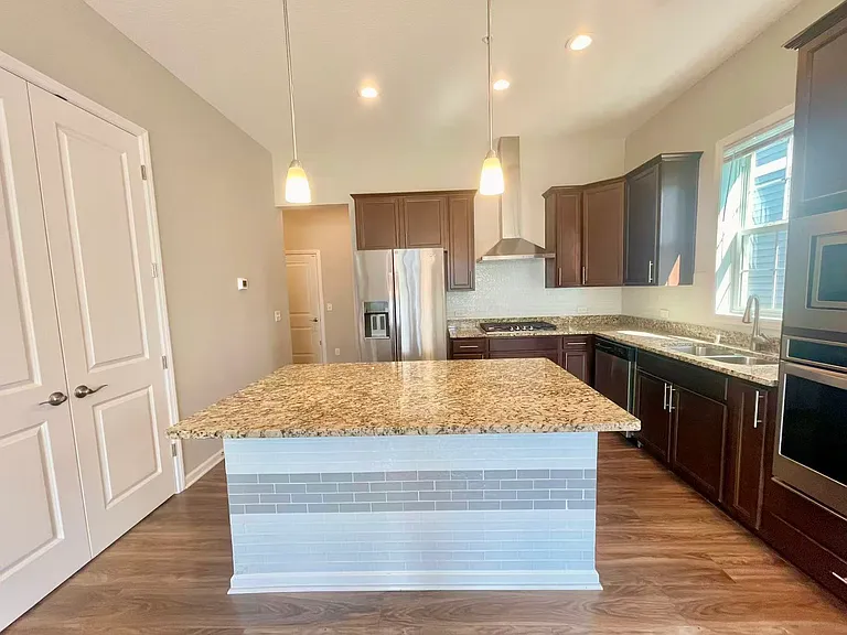 8118 Balsam Ln N — Photo 12