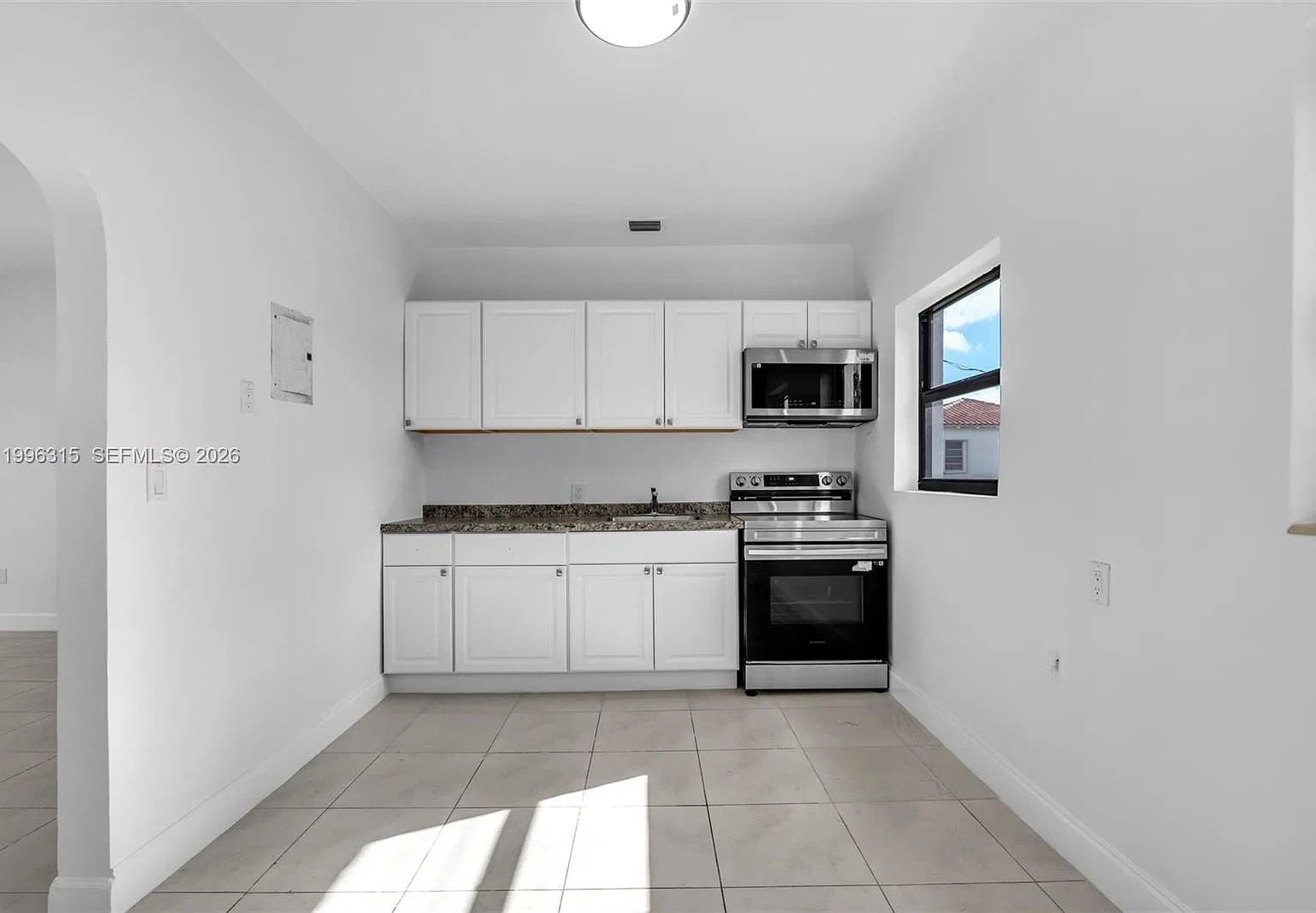 2 bed, 762 sqft, $2,595 — Photo 2