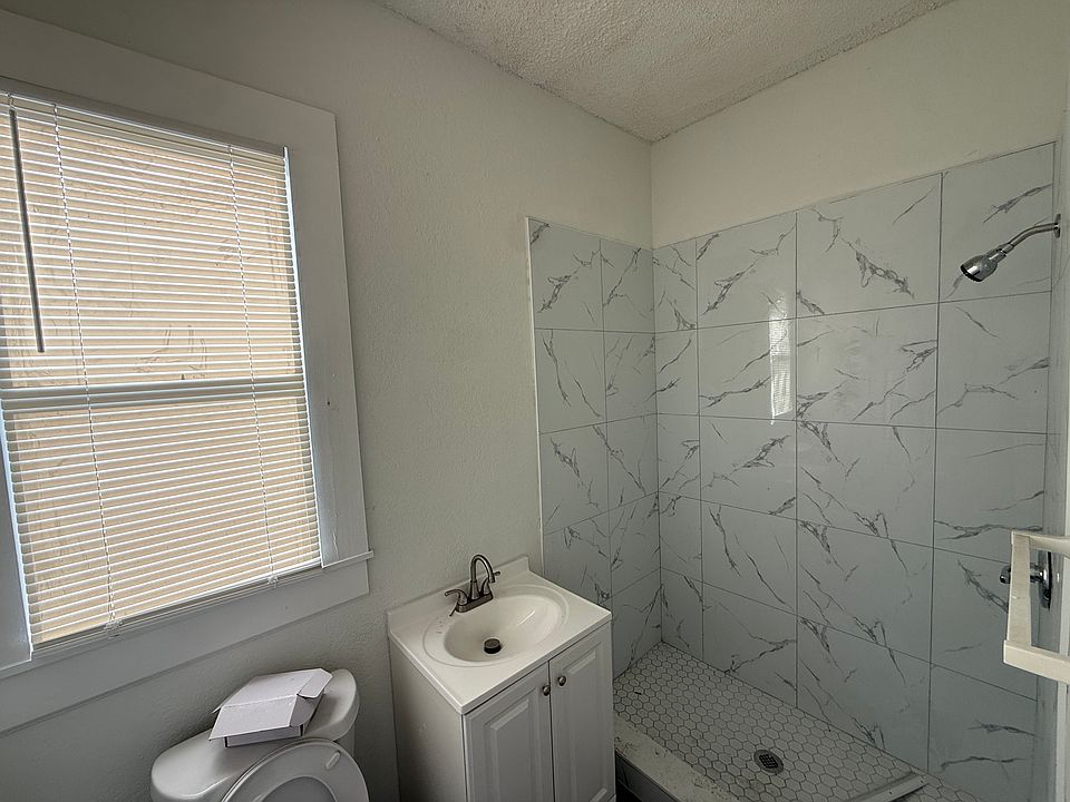 2nd image of 2219 Durham St #3
