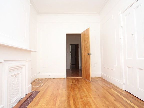 2nd image of 208 Huron St APT 2L
