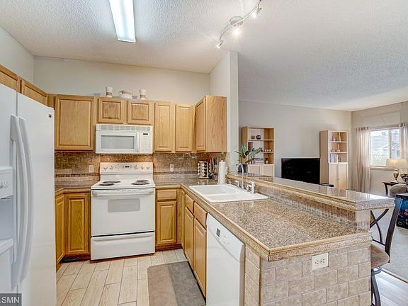 3rd image of 633 Kingfisher Ln APT B