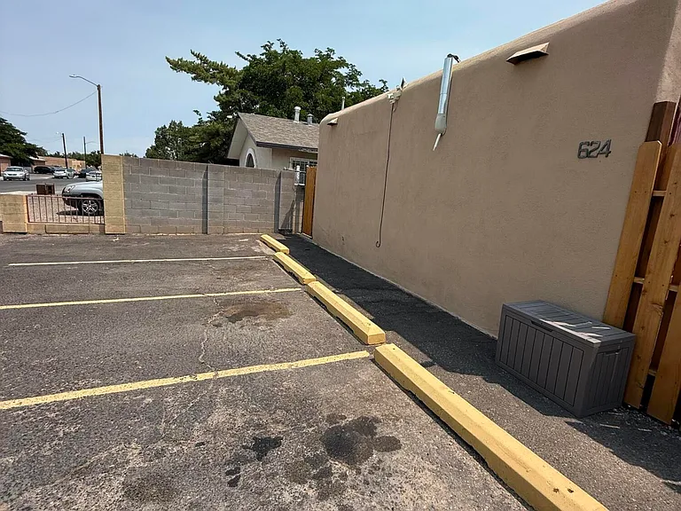 624 Alcazar St SE — Photo 3