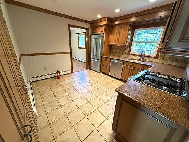 115 Columbia Dr — Photo 3