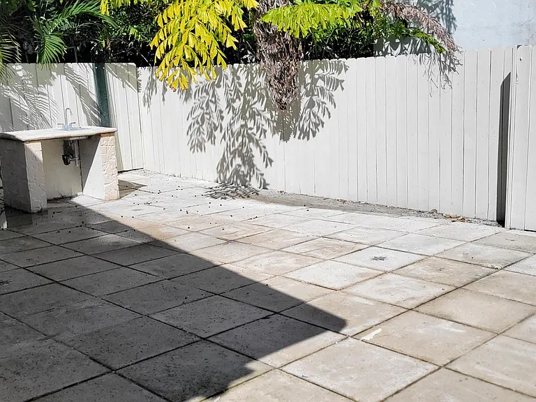 2135 SW 25th St — Photo 14