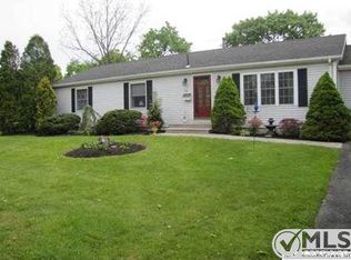 1 Custer St, Farmingdale, NJ 07727