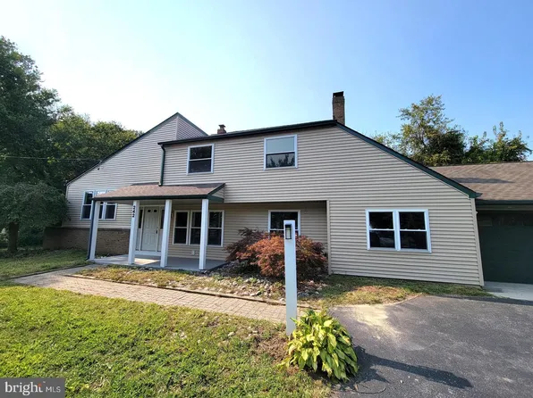 242 S Golfwood Ave, Carneys Point, NJ 08069