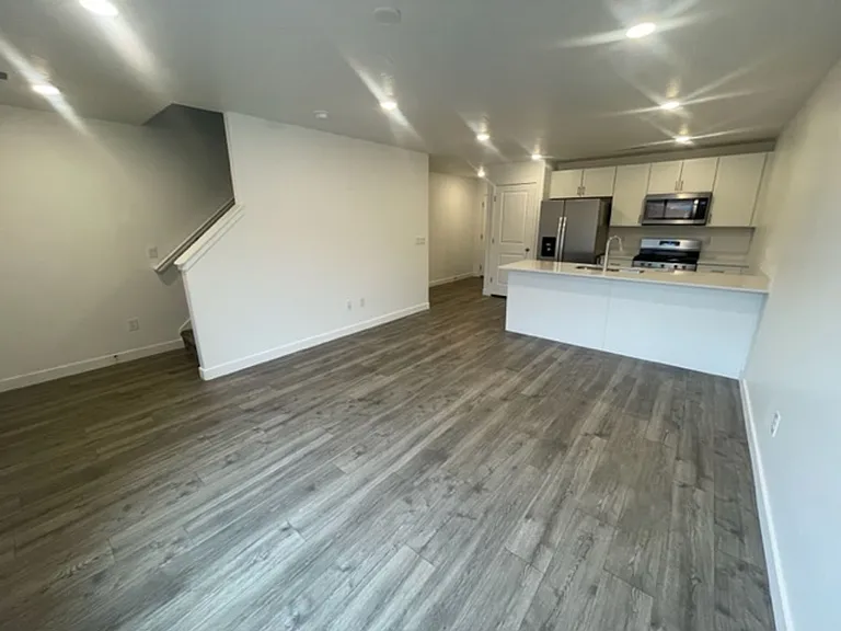 3362 E Elkhorn Ln — Photo 5