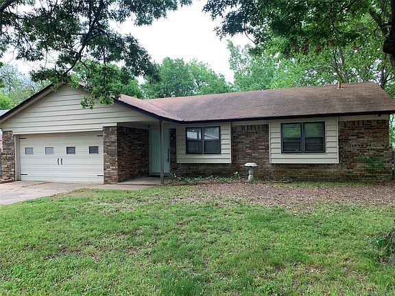 2nd image of 1418 N Chambers Ter