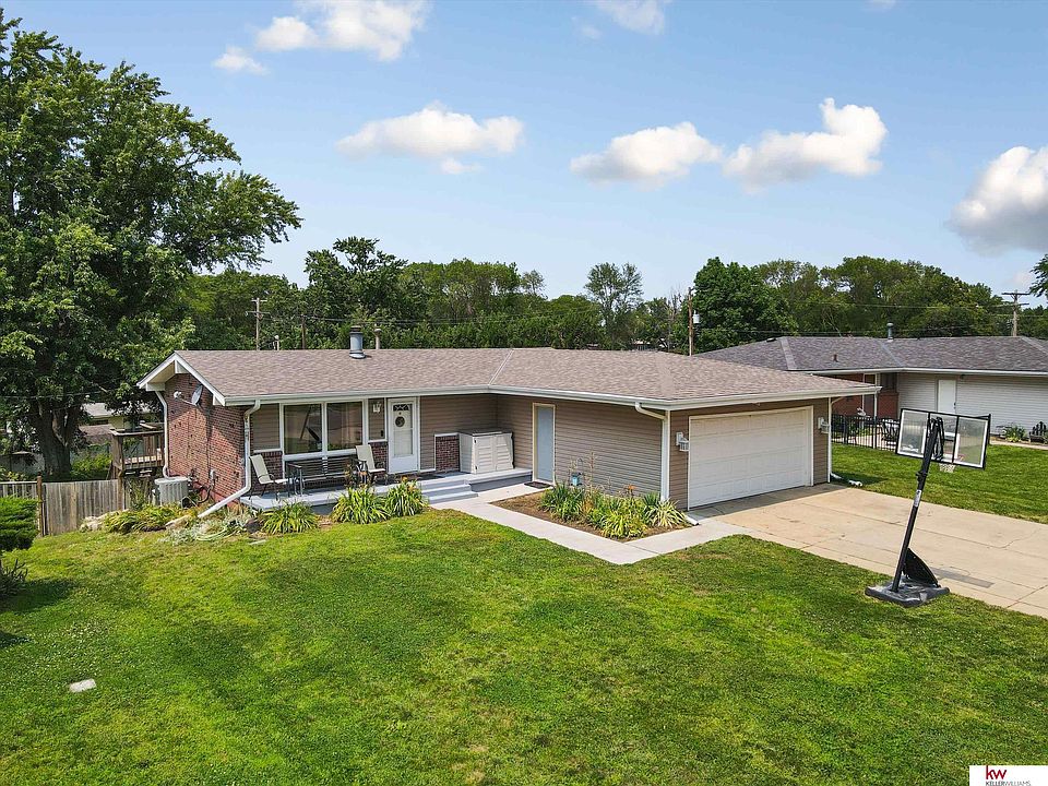 1st image of 615 Glenhaven Dr