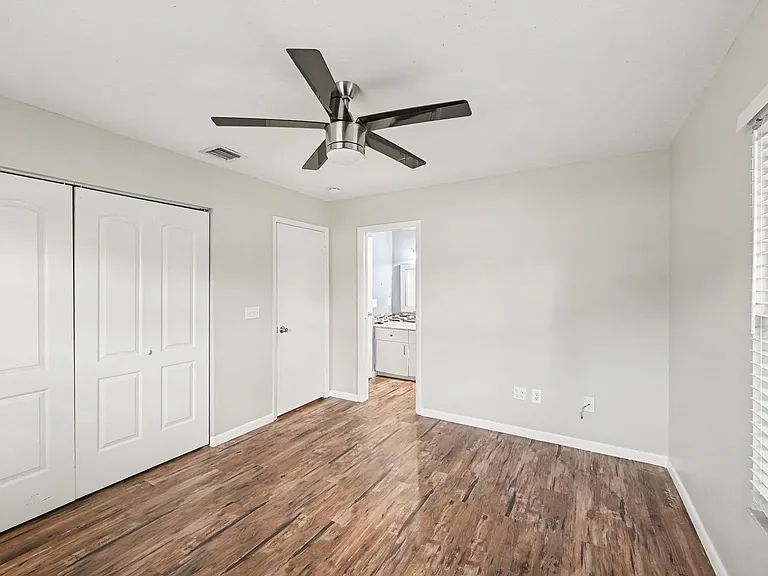 1242 Laconia St — Photo 12