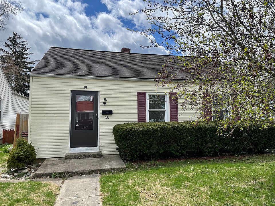 1st image of 921 NW D St