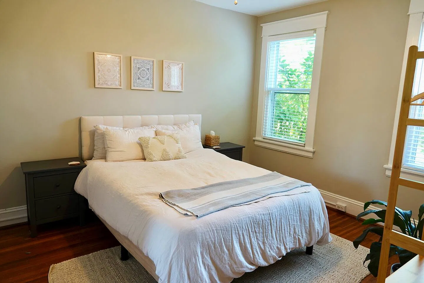 Fully Furnished Museum District Home — Photo 4