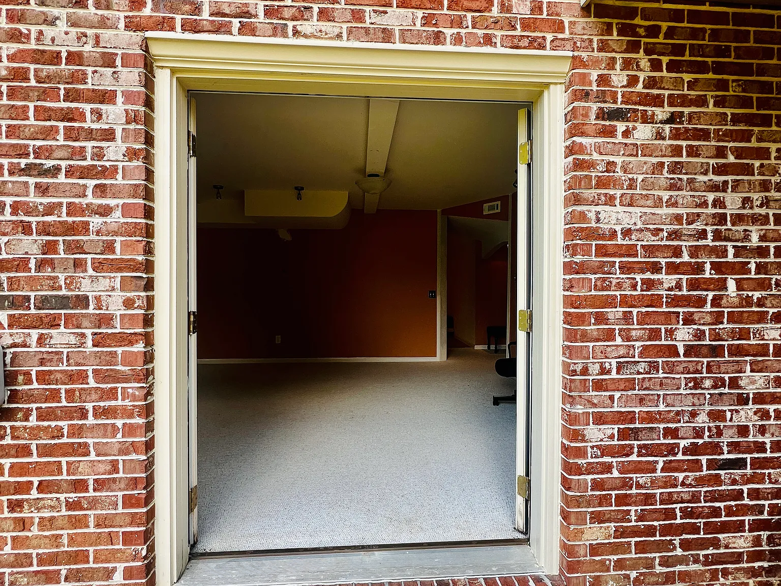 1 bed, 700 sqft, $1,200 — Photo 2