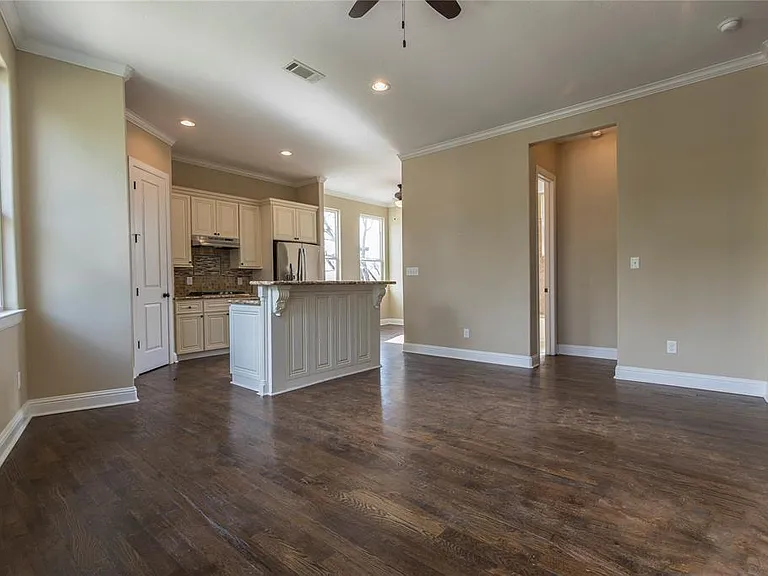 1424 Eddington St — Photo 5