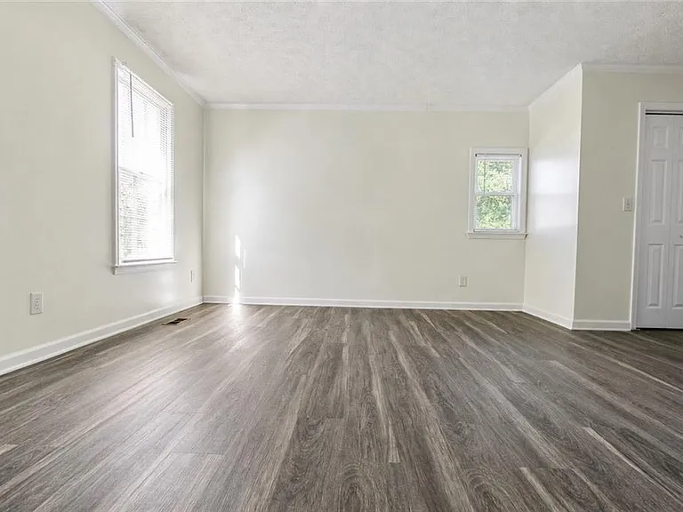 818 Springlake Rd — Photo 24
